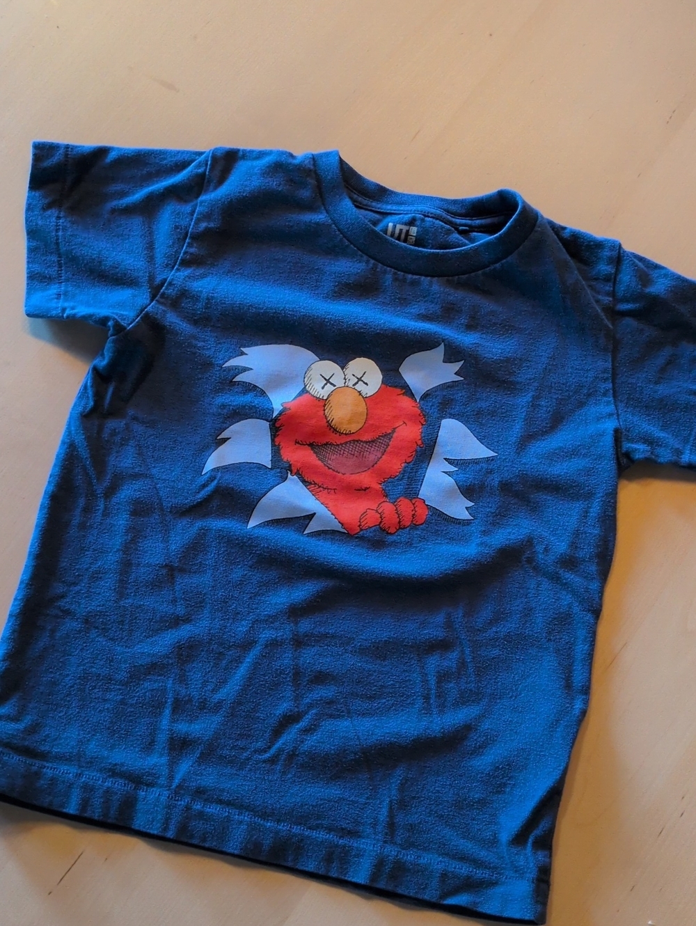 Uniqlo KAWS x Sesame Street Elmo Tee